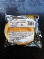 山崎製パン ２色パン（ﾁｮｺ＆ｸﾘｰﾑ） 1個 (JAN: 4903110108672 1)